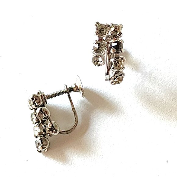 Vintage rhinestone screw back earrings - Picture 1 of 8